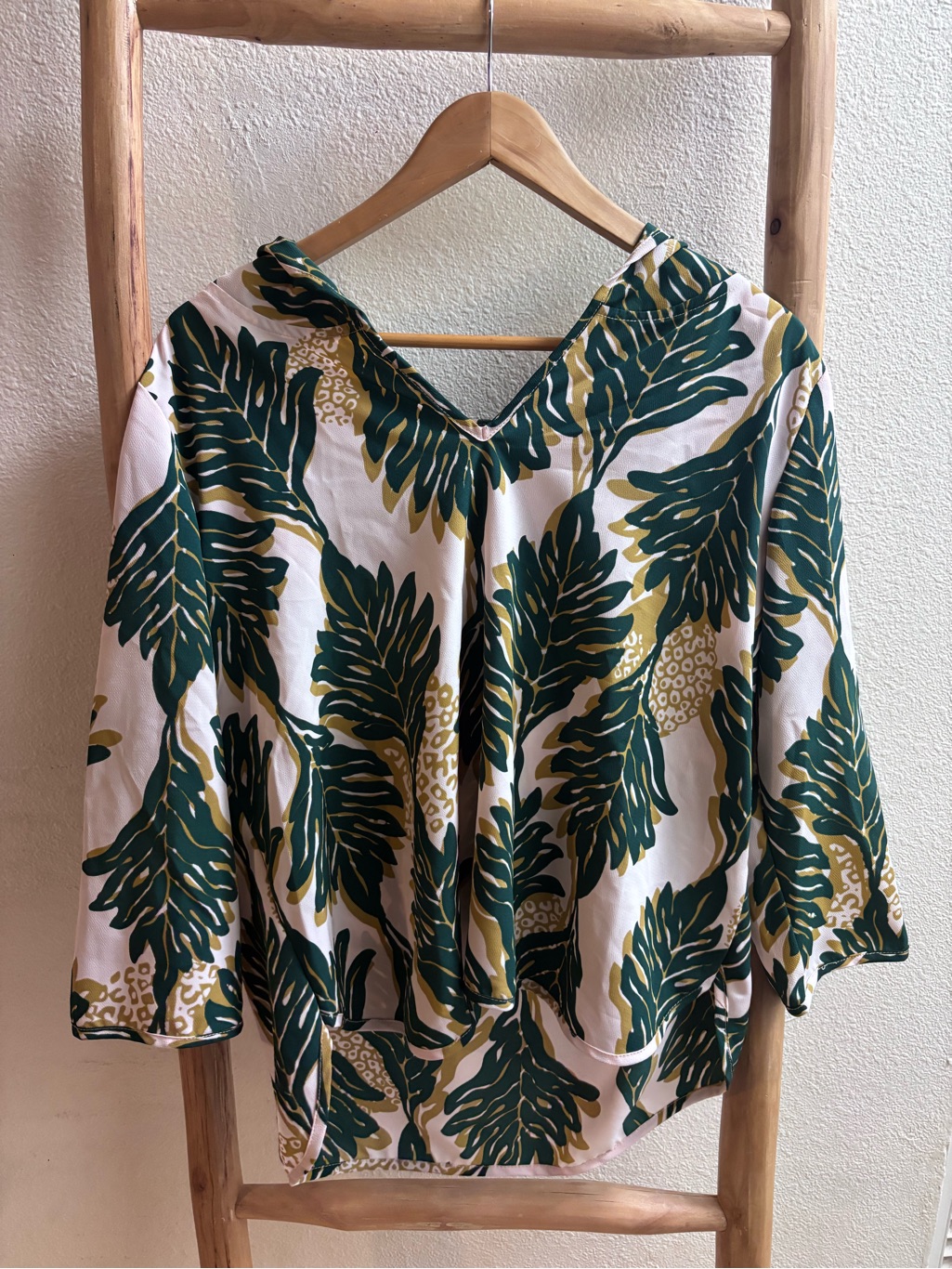 Manuheali’i Uluwehi Hooded Blouse